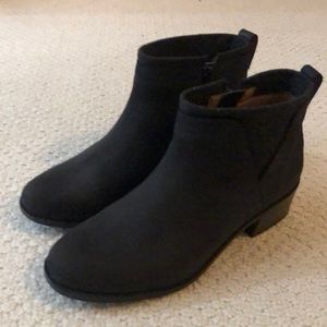 Black/dark grey Vionic booties size 7.5 Excellent used condition